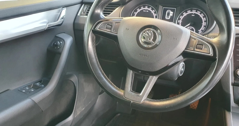 Skoda Octavia cena 37300 przebieg: 196000, rok produkcji 2019 z Augustów małe 277